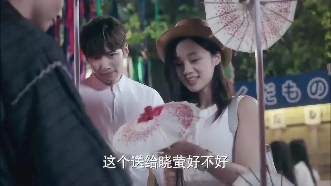 夏季新潮,百搭露脐绣花上衣配直腿牛仔裤,让你赚足了回头率